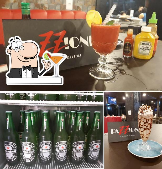 Confira a foto mostrando bebida e sobremesa no Pazzione Pizzaria e Bar