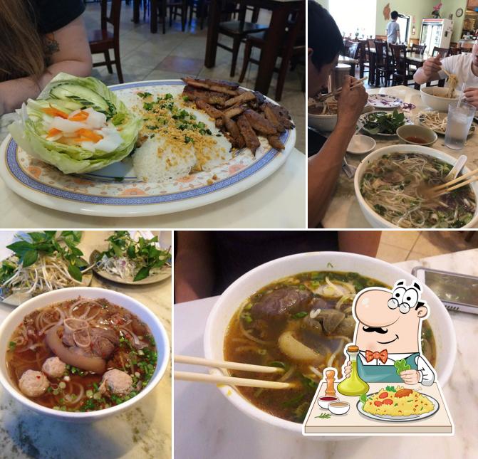Food at Phở Saigon