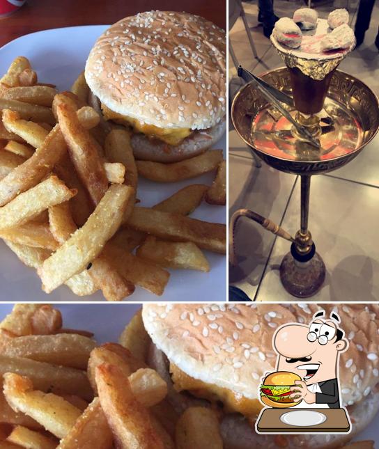 Essayez un hamburger à Jounieh Cafe