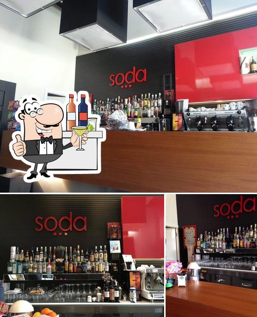 Tra le diverse cose da Soda Caffè si possono trovare la bancone da bar e bevanda