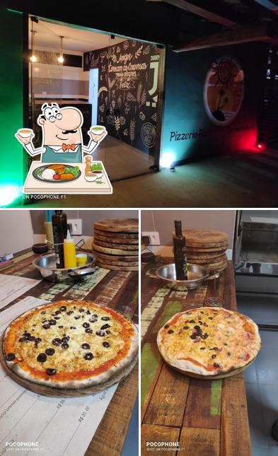 Entre diversos coisas, comida e interior podem ser encontrados no Pizzeria oási