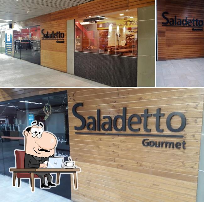 O interior do Saladetto Gourmet