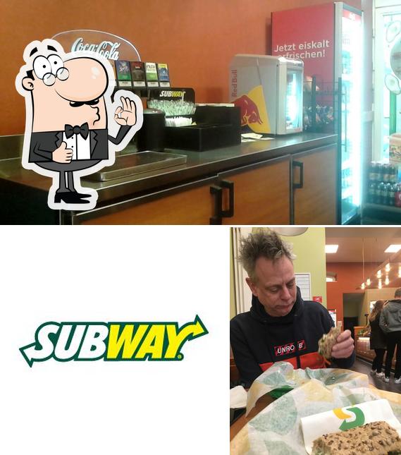 Regarder cette image de Subway