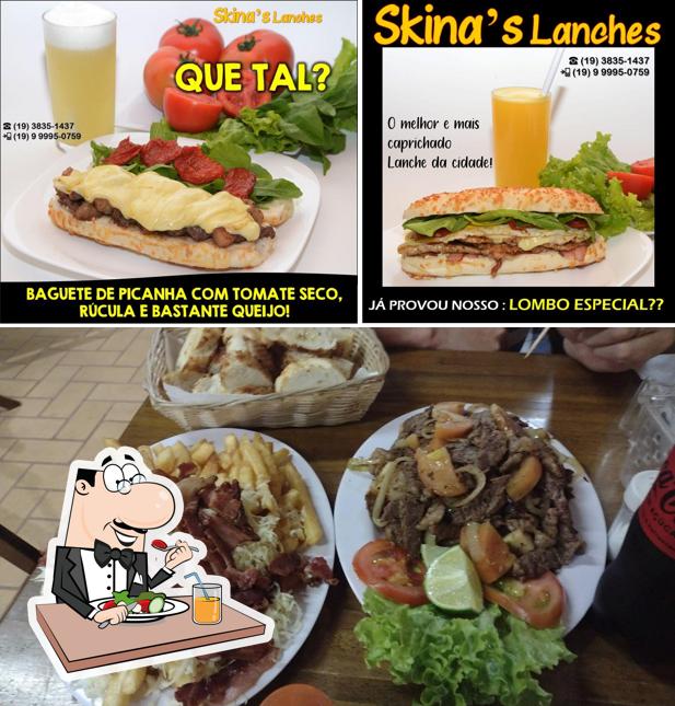 A imagem da comida e bebida no Skina's Lanches
