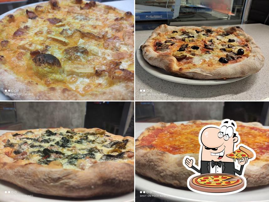 A Odissea Pizzeria Arrosticini, puoi prenderti una bella pizza