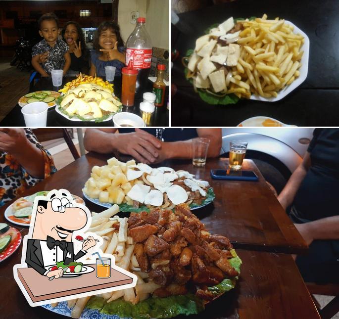 O Bar do Manel se destaca pelo comida e mesa de jantar