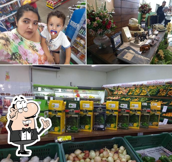 Esta é a imagem ilustrando interior e comida no Supermercado Economix - Três Coroas