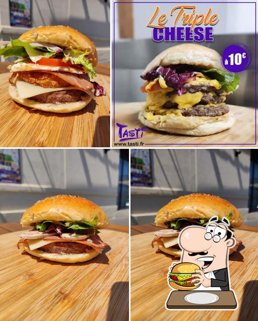 Faites-vous plaisir avec un hamburger à Tasti sedan