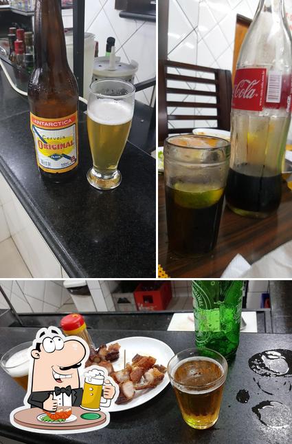 Peça um copo de cerveja leve ou escura