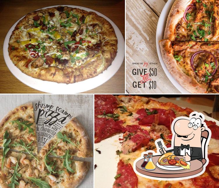 Elige una pizza en California Pizza Kitchen at Bridgewater Commons