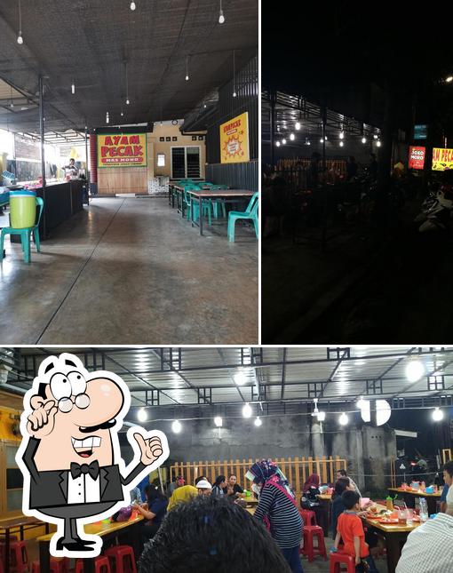 The interior of Seafood Jokomoro Ayam Pecak