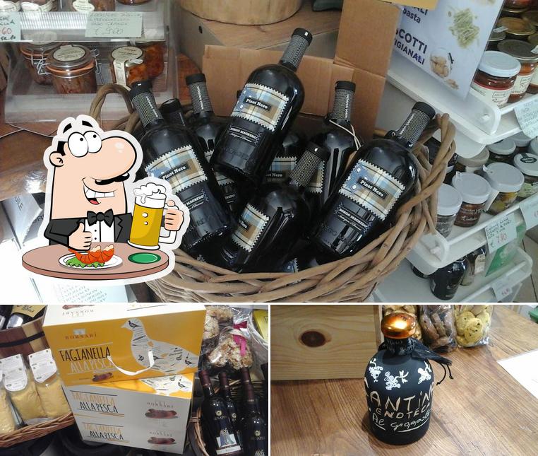 Puoi ordinare un rinfrescante bicchiere di birra chiara o scura