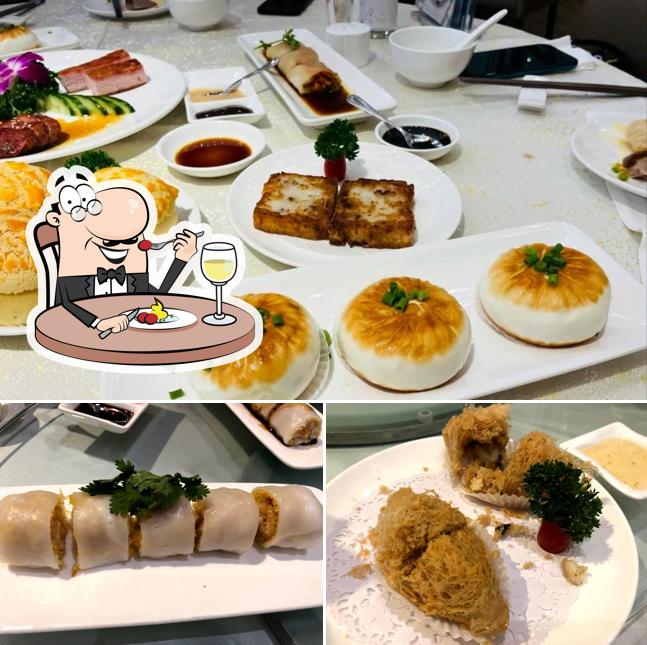 Food at 紅 包正宗粵菜