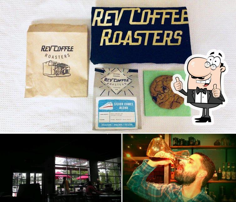 Vea esta foto de Rev Coffee