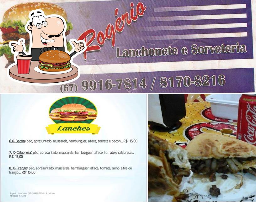 Experimente um hambúrguer no Rogério Lanches