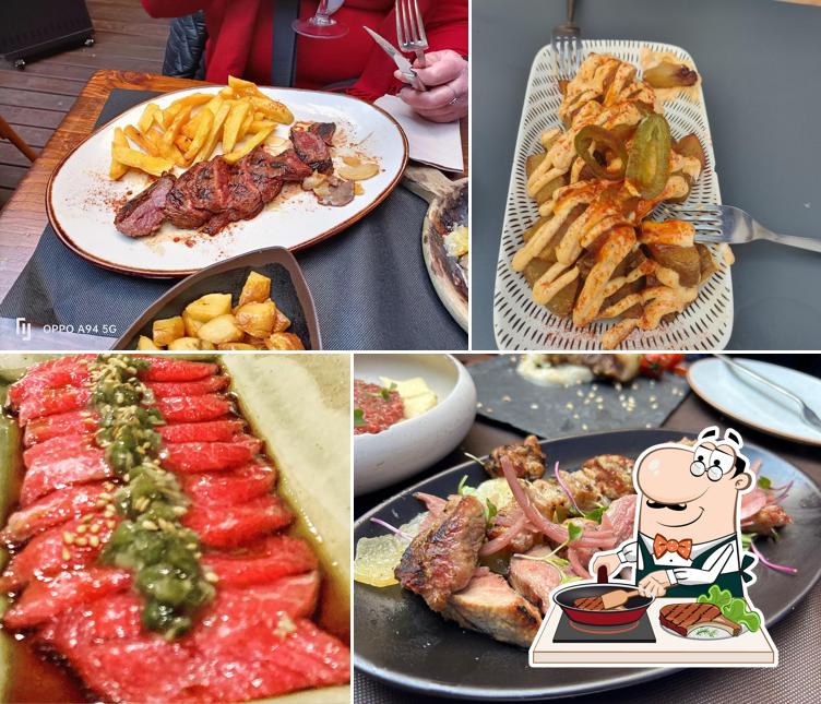 L' Avinyet - Restaurante Bar de Tapas con mucho Arte provides meat meals