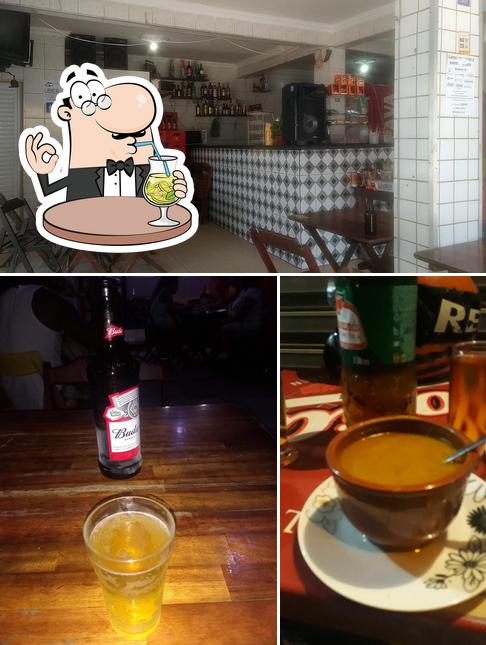 A foto da bebida e interior no Bar & Restaurante Coração De Mãe