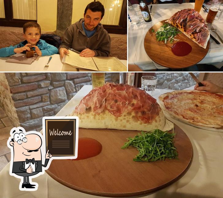 Regarder la photo de At Diego Trattoria Pizzeria