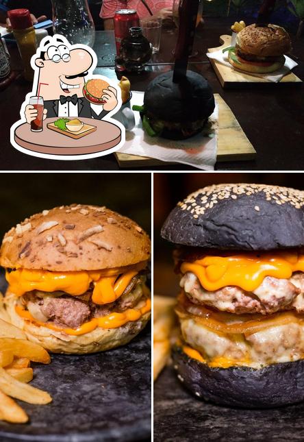 Experimente um hambúrguer no El Pirata Burger & Pizza