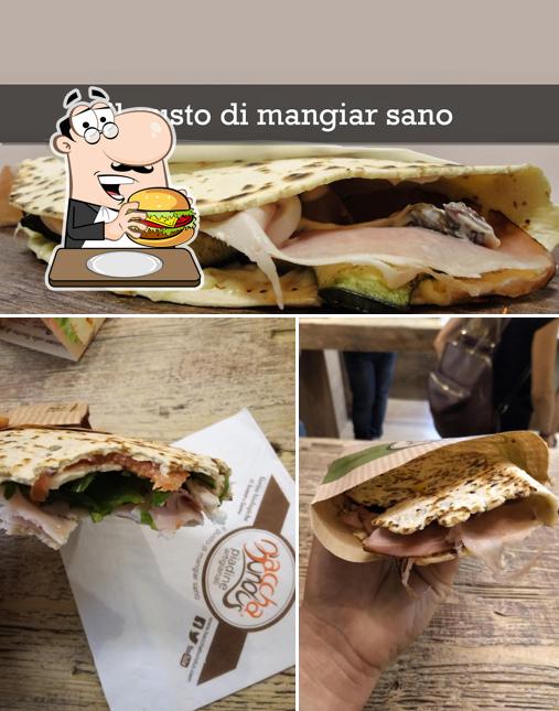 Essayez un hamburger à Piadineria Artigiana Bacchabundus Cavour