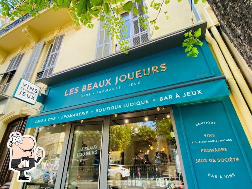 Regarder l'image de LES BEAUX JOUEURS - Boutique & Bar - Vins Naturels, Fromages, Jeux de société