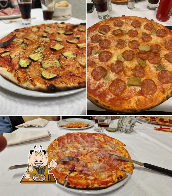 Pick pizza at Pizzeria PARIS