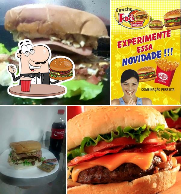 Experimente um hambúrguer no Lanche Foch