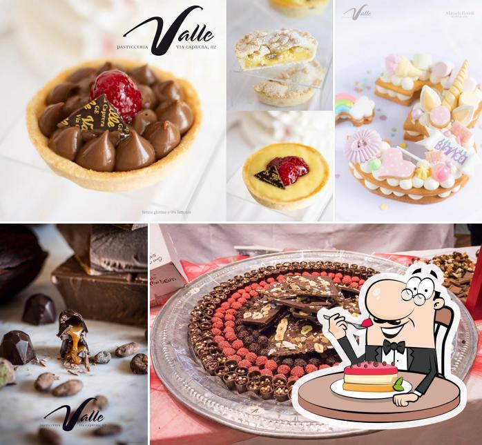 Pasticceria Caffetteria Valle offre un'ampia gamma di dessert