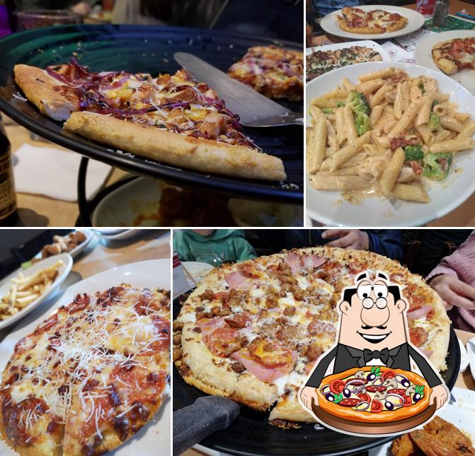 Order pizza at Boston’s Pizza Paseo La Fe