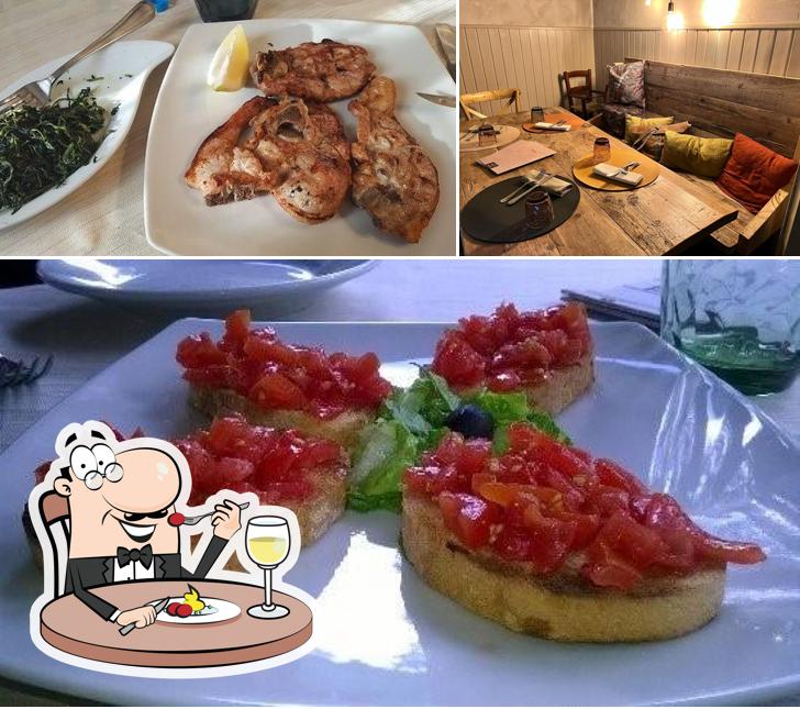 Tra le varie cose da Bar Trattoria del Cacciatore si possono trovare la cibo e interni