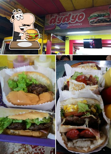 Try out a burger at ComeMania