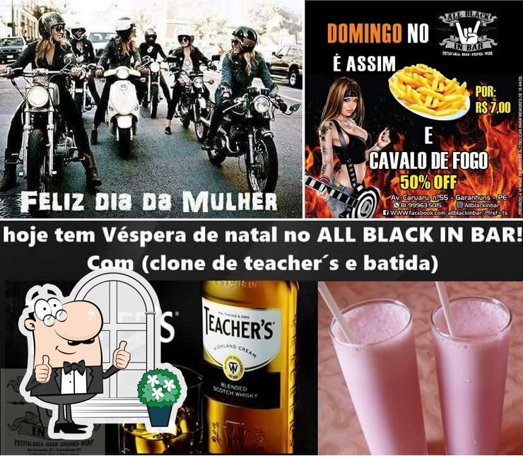 O All Black In Bar se destaca pelo exterior e comida