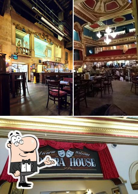 El interior de Opera House - JD Wetherspoon