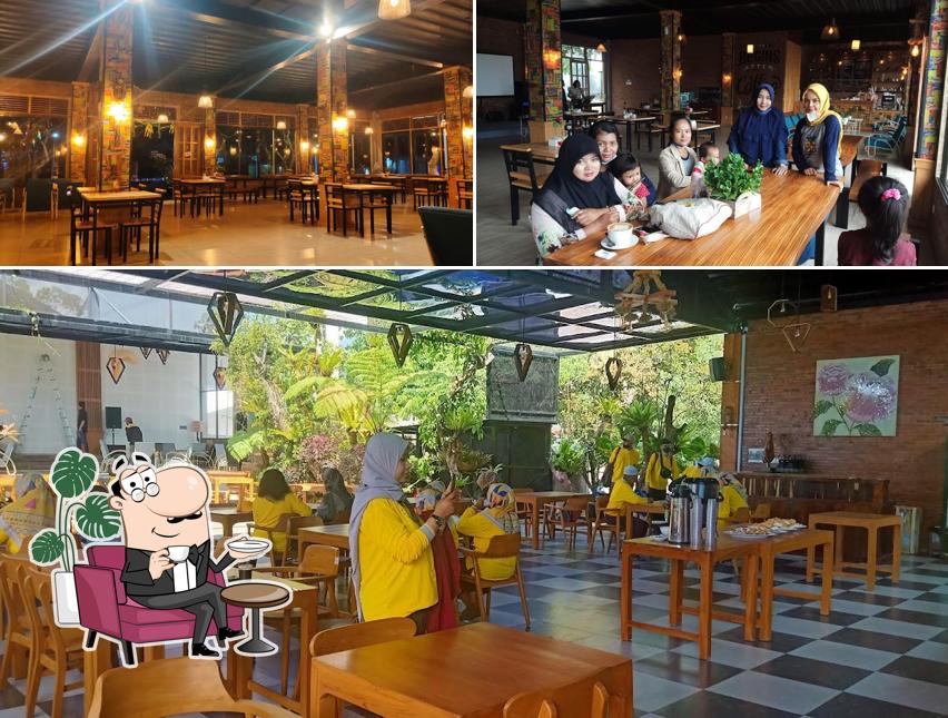 ARUM MANIS PUSAT OLEH-OLEH RESTO & CAFE BATU, Batu - Restaurant reviews