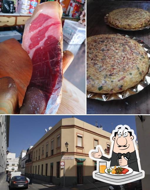 Among different things one can find food and exterior at Bar Los Claveles