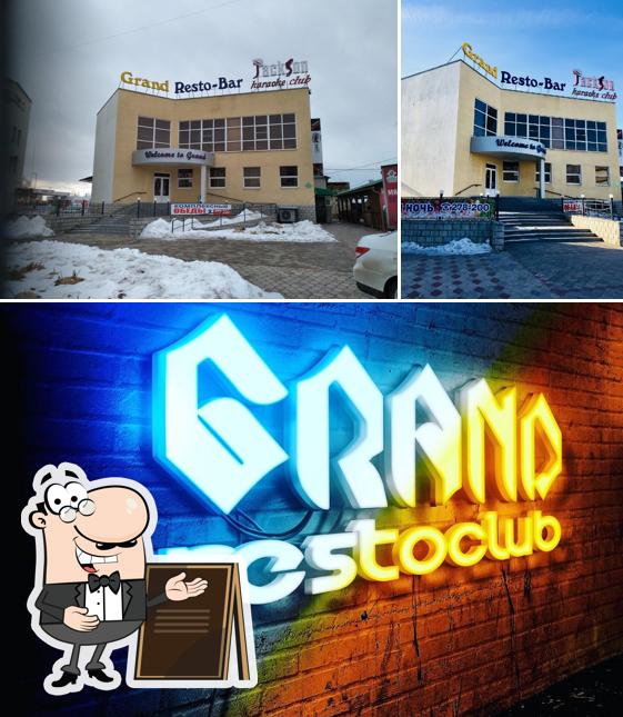 L'extérieur de Grand Resto Bar