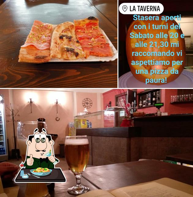 Questa è la immagine che presenta la cibo e birra di La Taverna