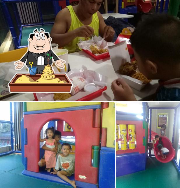 Это снимок, где изображены игровая площадка и еда в McDonald's Iba Zambales