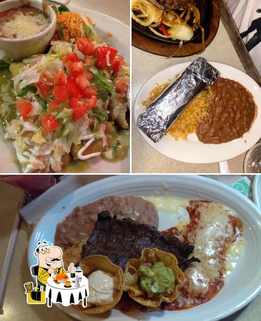 Еда в "La Parrilla Mexican Restaurant"