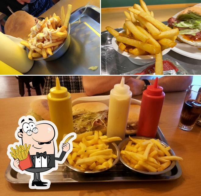 Try out French fries at Hamburtilla