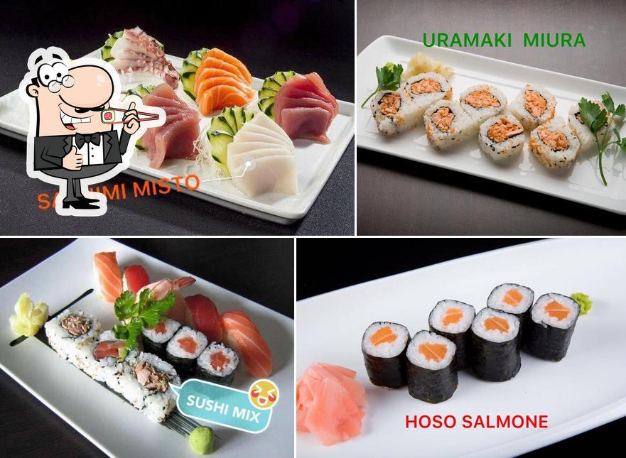 {Restaurant_name} offre piatti di sushi