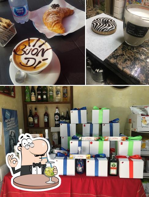 Questa è la immagine che raffigura la bevanda e cibo di Al Piccolo Bar