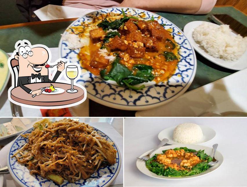 Ruam Mit Thai + Lao Cuisine in Saint Paul Restaurant menu and reviews