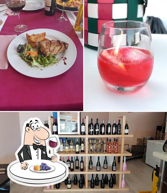 It’s nice to have a glass of wine at Restaurante El Racó de l'Espiral