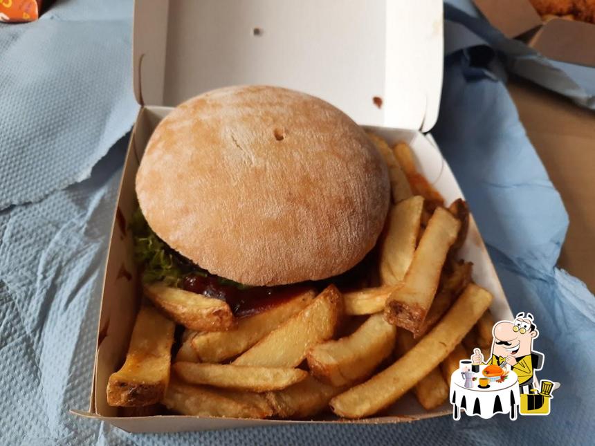 Nourriture à Kyras Burger und Kartoffelchips