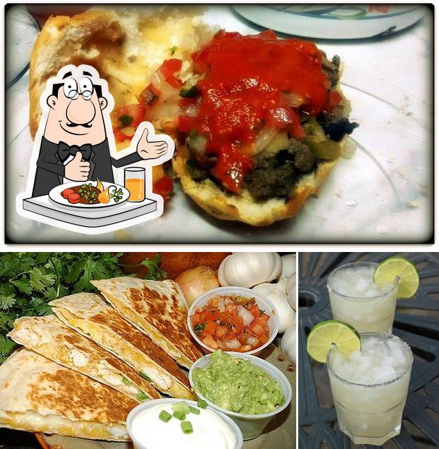 O Comida Mexicana " Taco Fundo " se destaca pelo comida e bebida