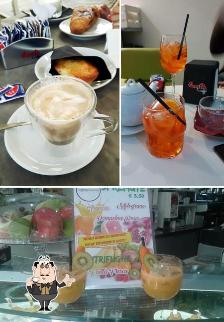 Goditi un drink a Caffetteria Ariosto Coffe Art