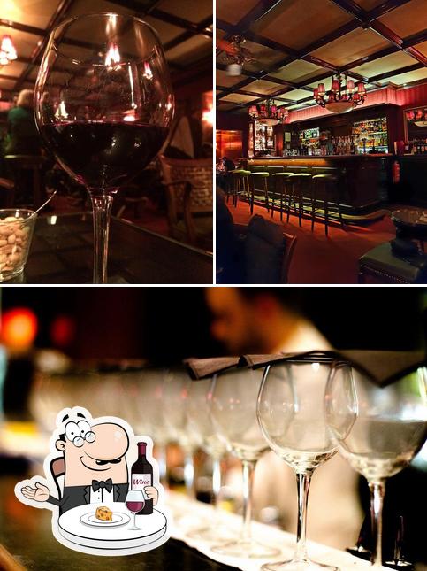 Il est fort sympathique de prendre un verre de vin à Tina Bar