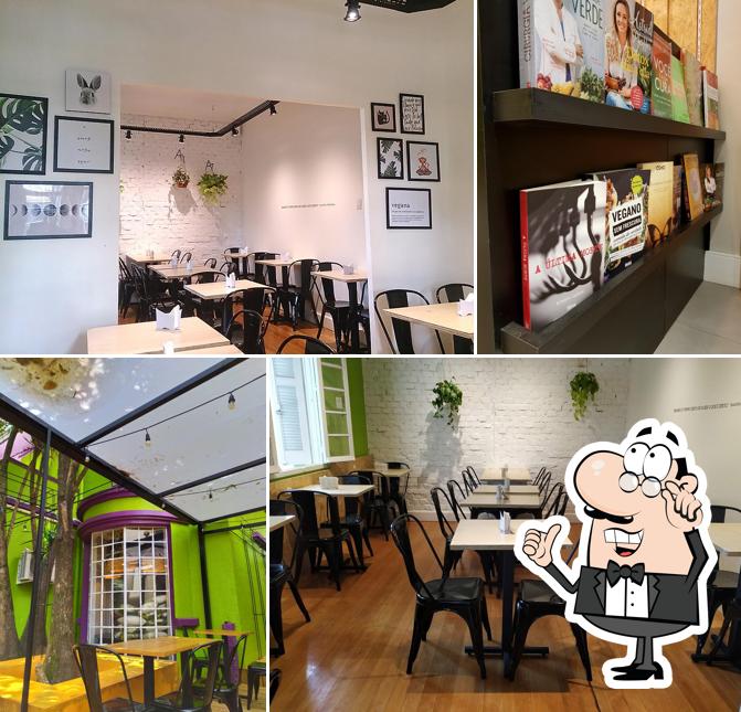 O interior do Vê Moinhos - Empório e Restaurante Vegano