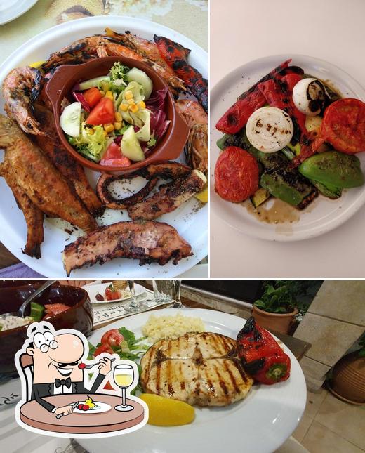 Еда в "Aris Katerina TAVERNA - Traditional & Authentic Cretan Food"